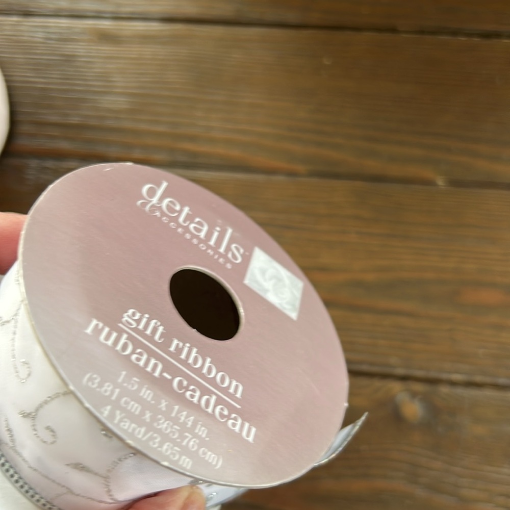 15 rolls of Christmas holiday wired, ribbon and regular gold green, white & more - Picture 9 of 12